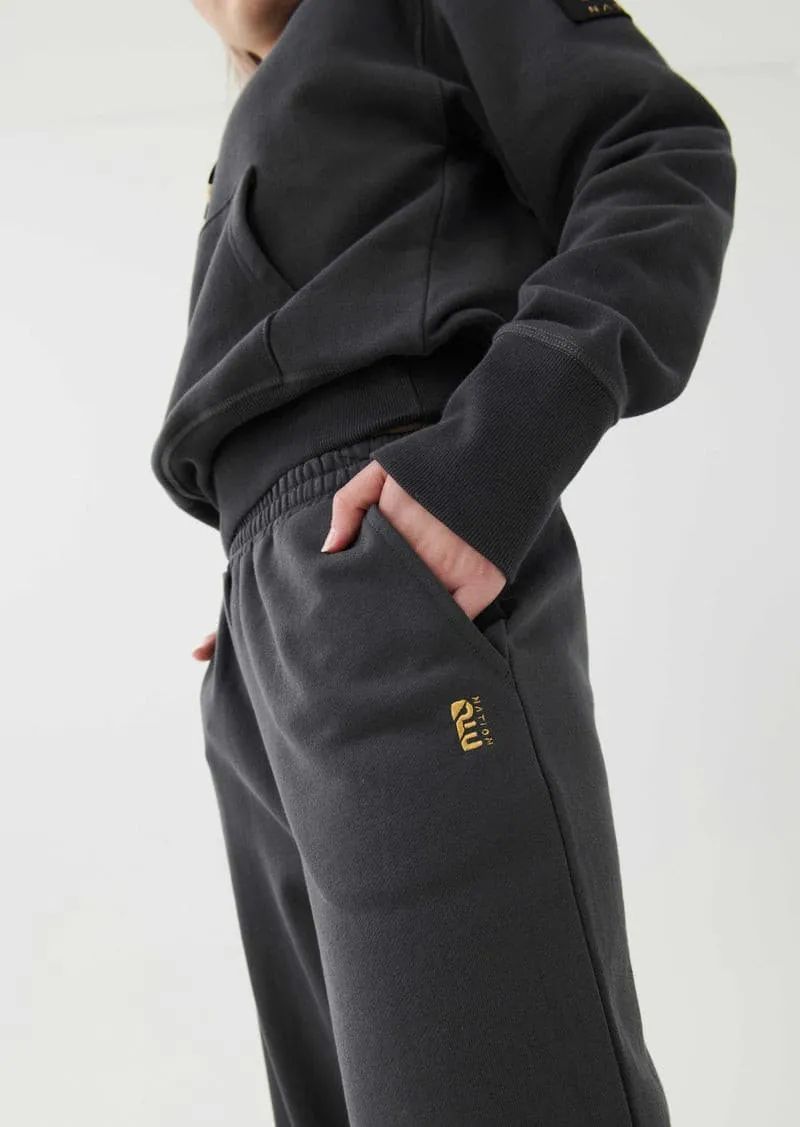 ALL AROUND TRACKPANT IN DARK GREY