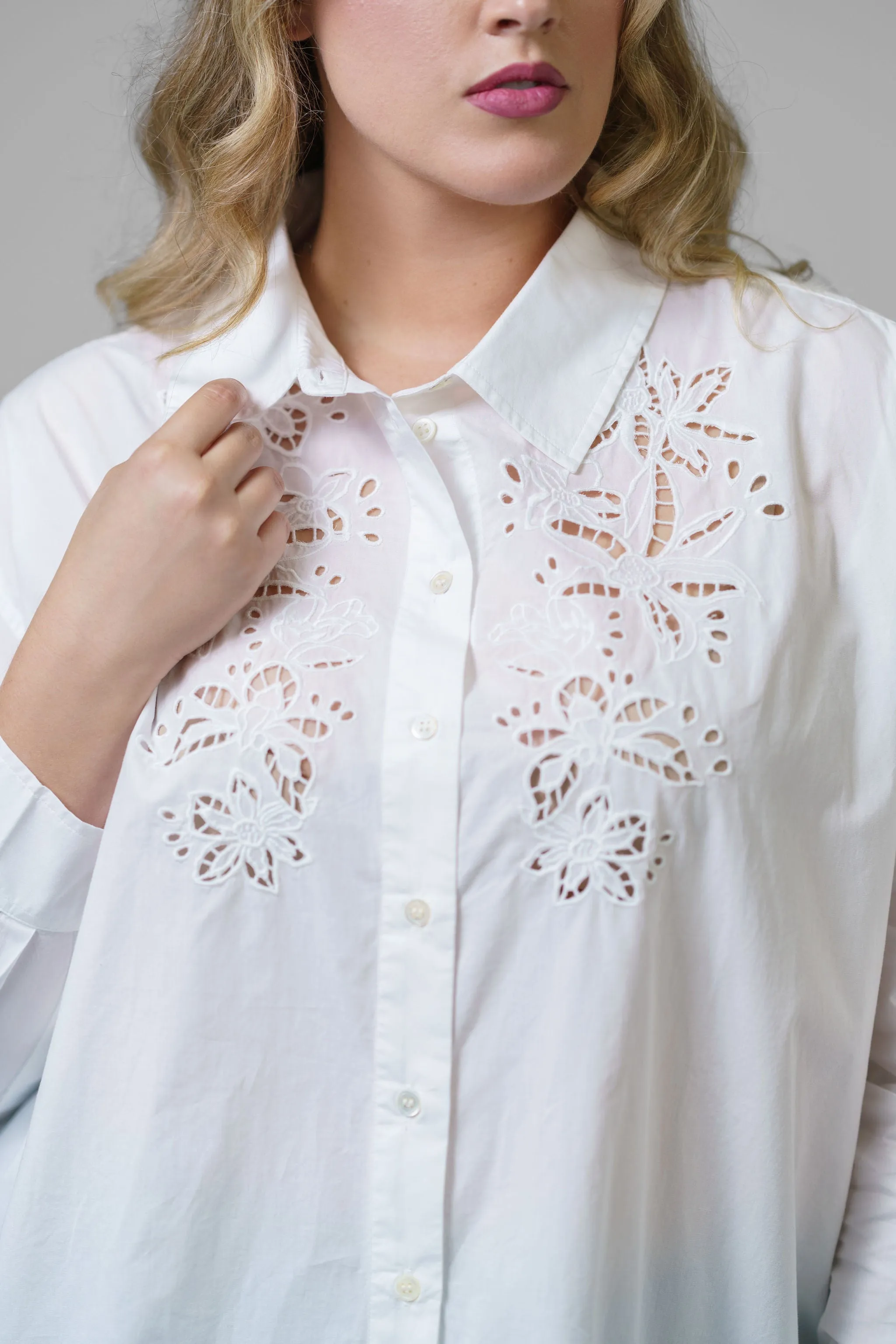 CALANDRA EMBROIDERED TOP