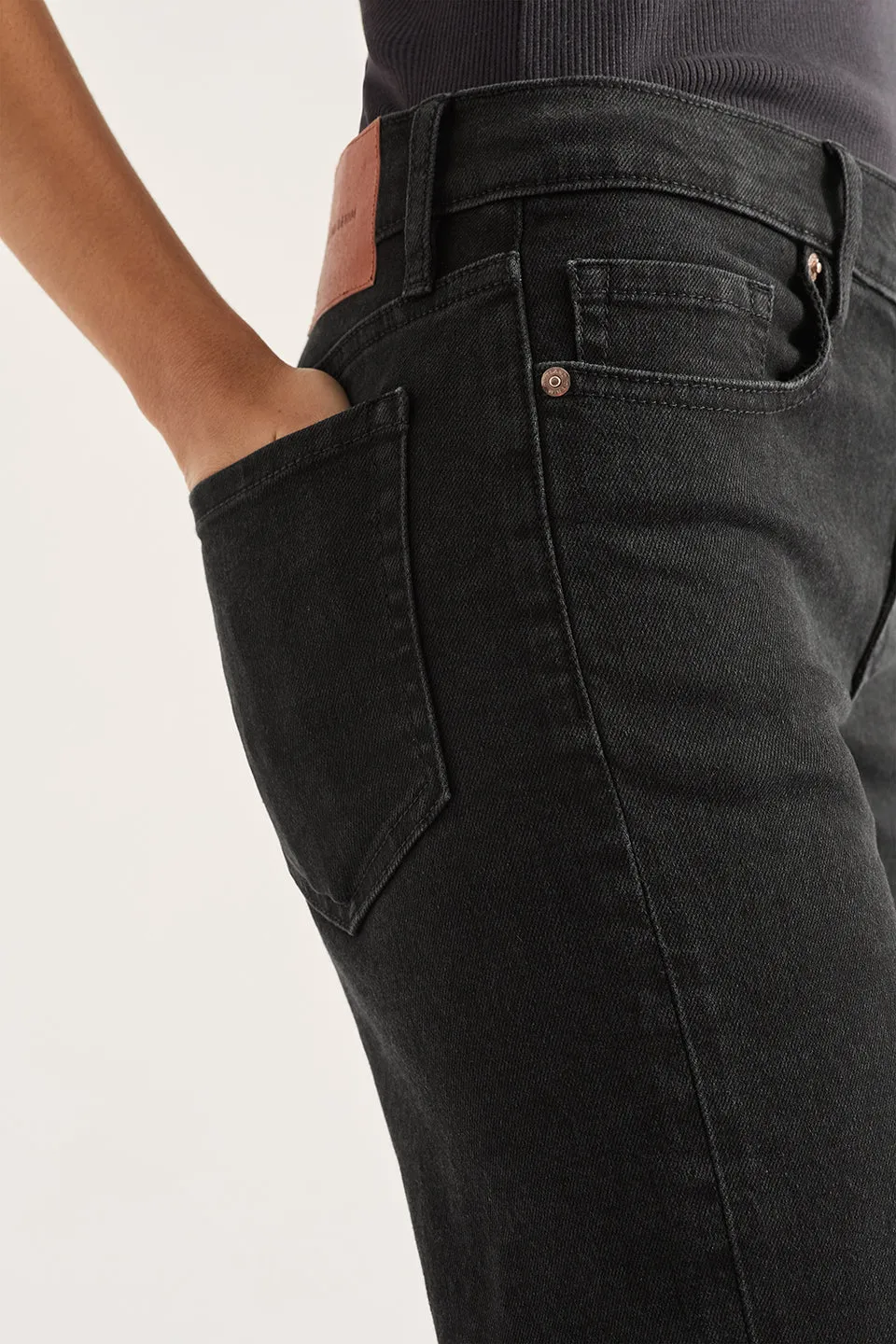 Elise Mid Straight Jean - Black