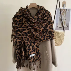 Niche design sweet cool vintage leopard print tassel scarf women's 2024 new millennial hot girl style autumn and winter thickened shawl