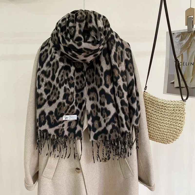 Niche design sweet cool vintage leopard print tassel scarf women's 2024 new millennial hot girl style autumn and winter thickened shawl