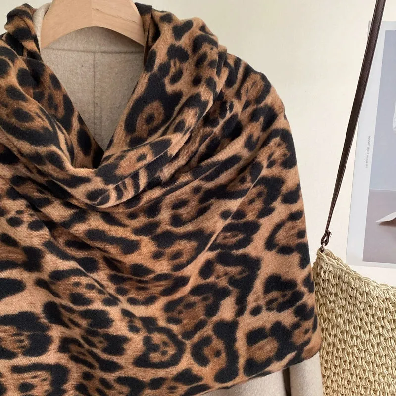 Niche design sweet cool vintage leopard print tassel scarf women's 2024 new millennial hot girl style autumn and winter thickened shawl