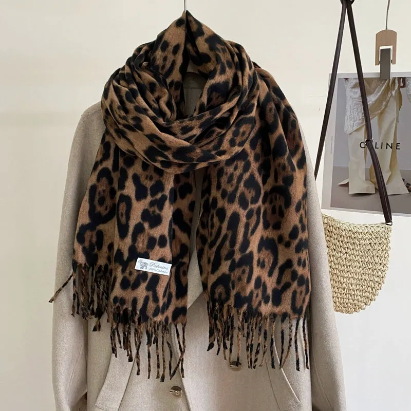 Niche design sweet cool vintage leopard print tassel scarf women's 2024 new millennial hot girl style autumn and winter thickened shawl