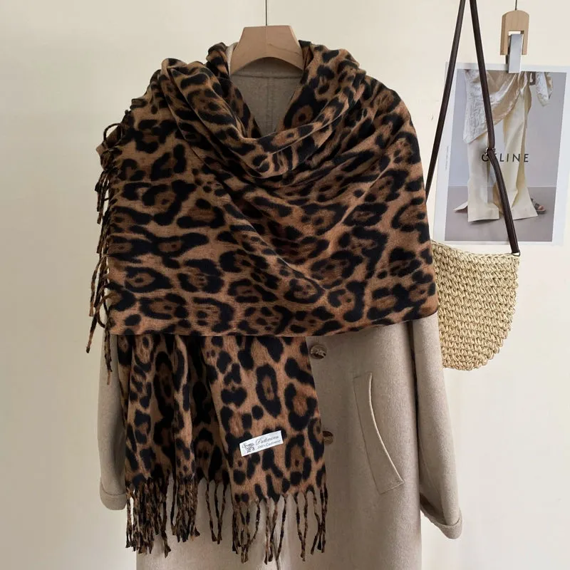 Niche design sweet cool vintage leopard print tassel scarf women's 2024 new millennial hot girl style autumn and winter thickened shawl