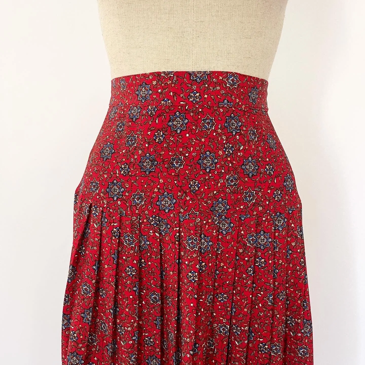 PEEPERS LONDON Vintage Skirt